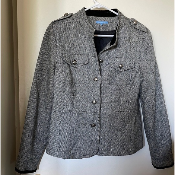 Grey, black and white coat. - Picture 5 of 7